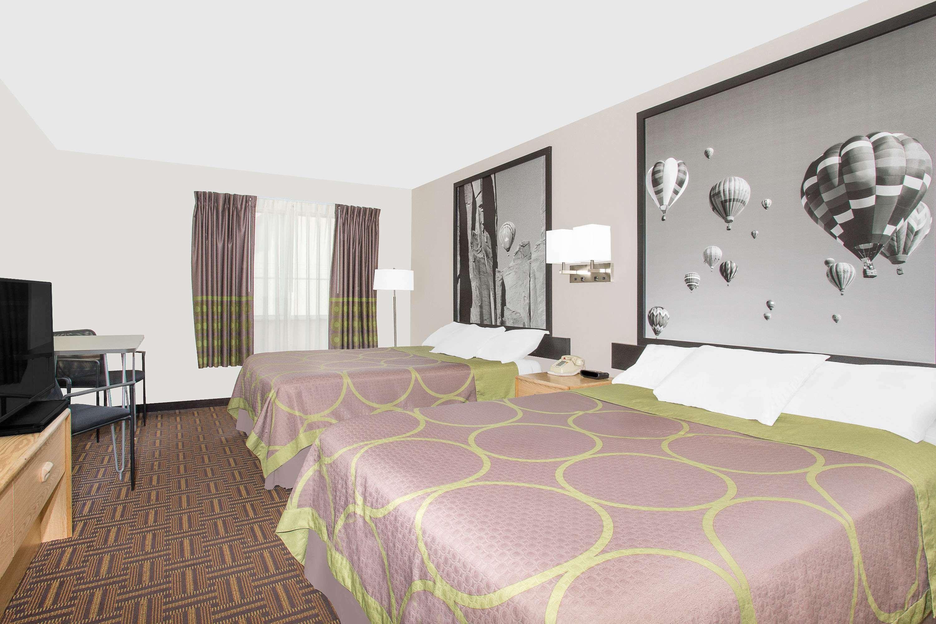 Super 8 By Wyndham Bloomfield Hotel Екстериор снимка