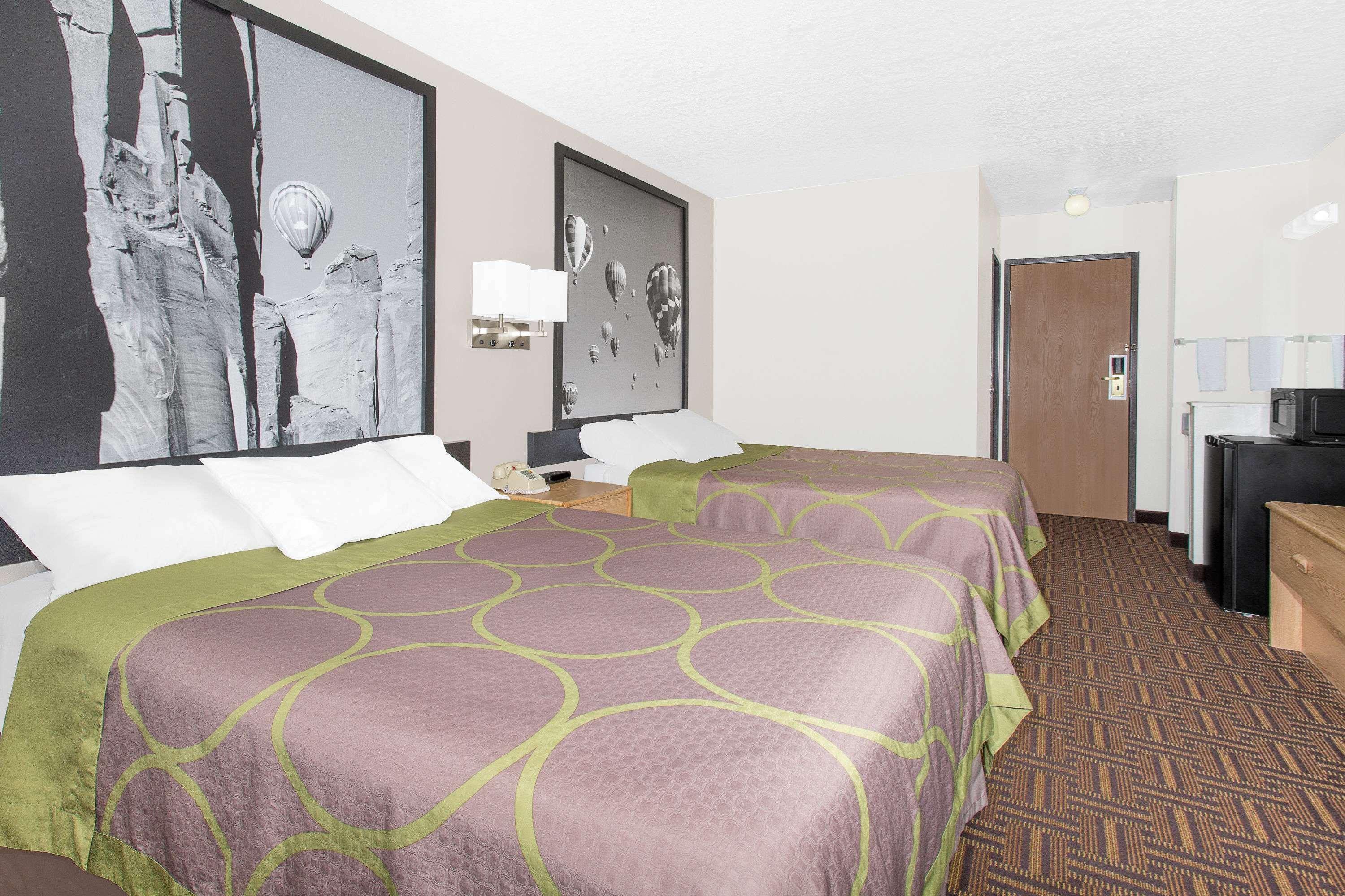 Super 8 By Wyndham Bloomfield Hotel Екстериор снимка