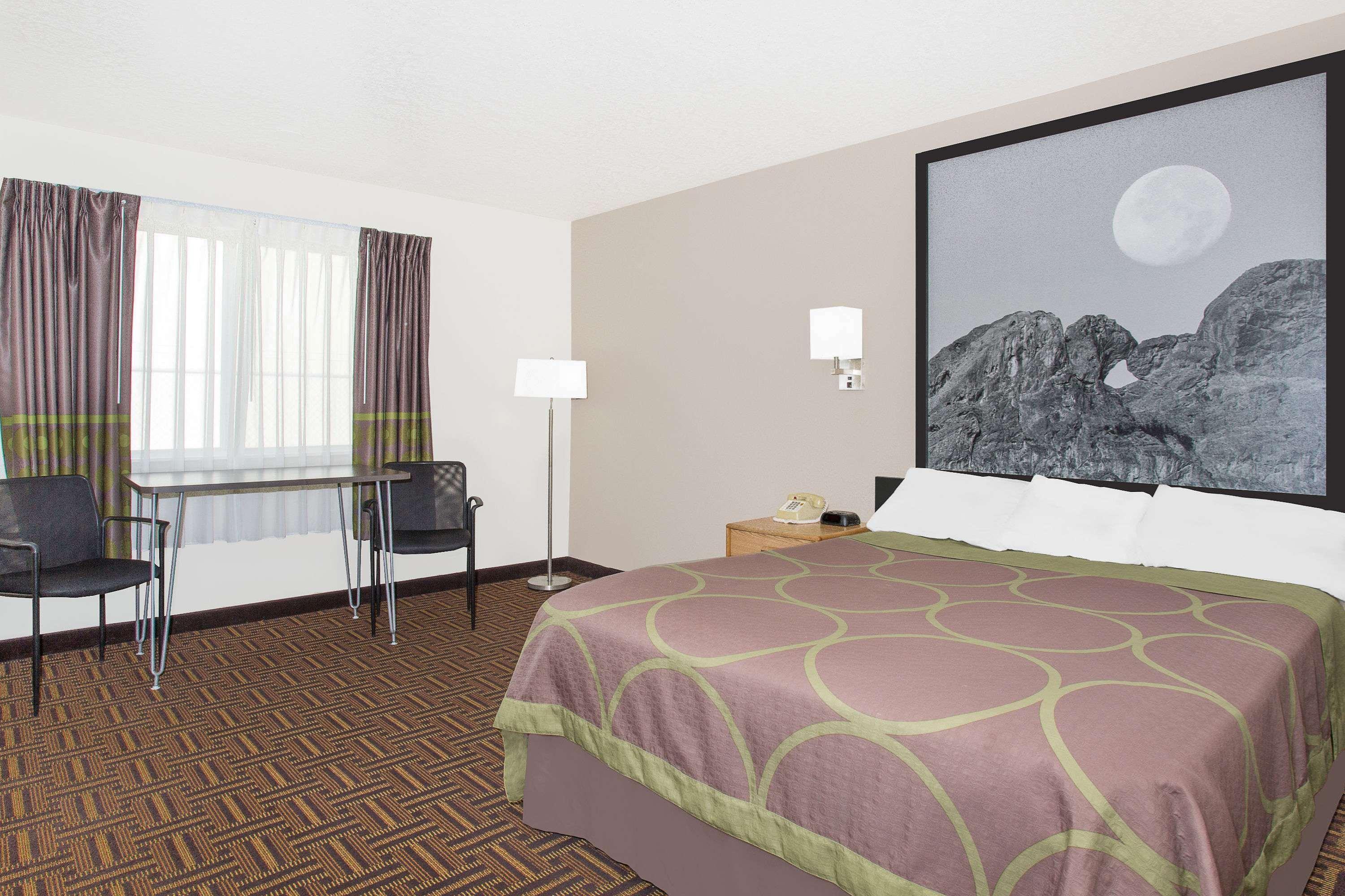 Super 8 By Wyndham Bloomfield Hotel Екстериор снимка