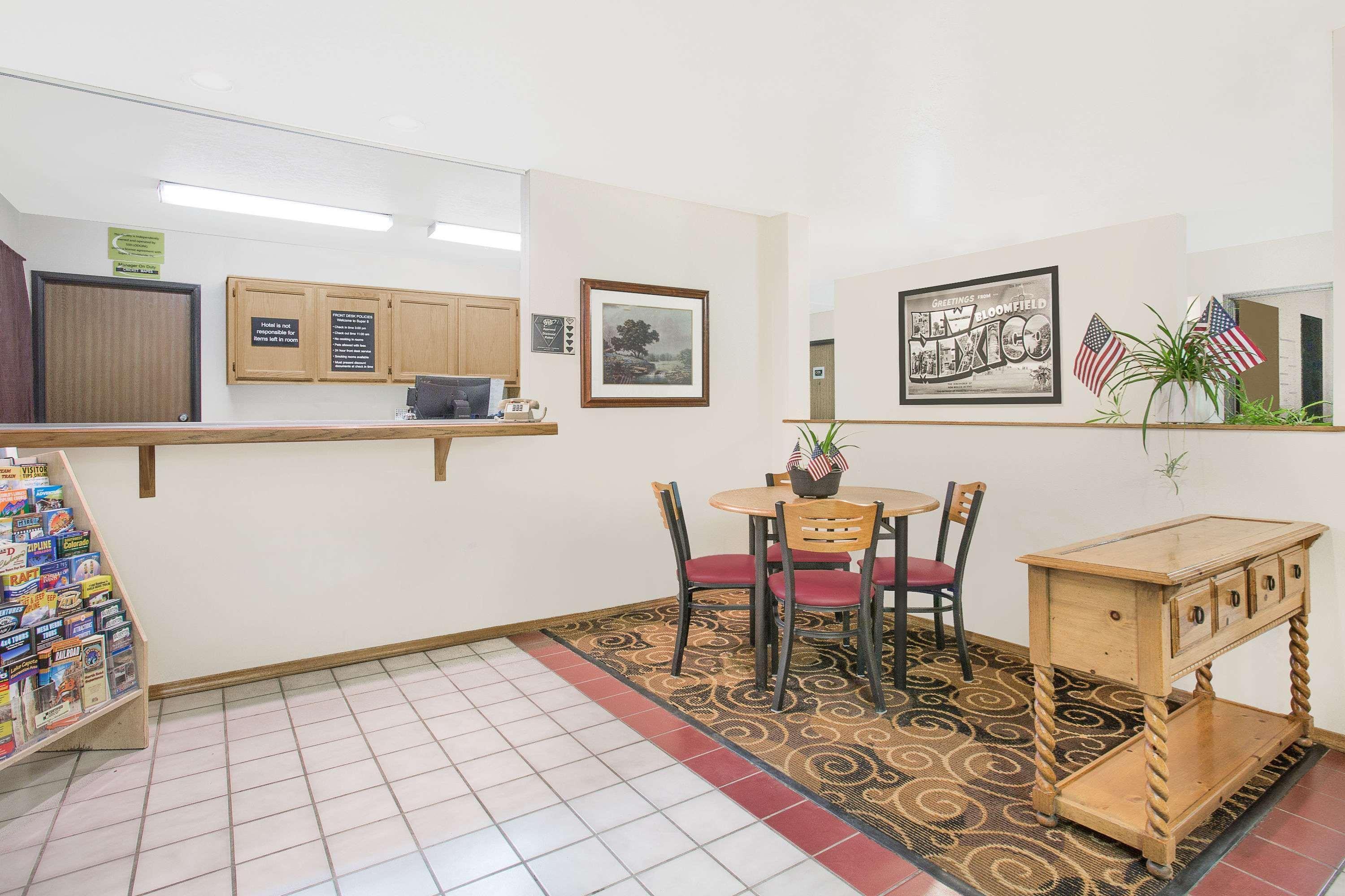 Super 8 By Wyndham Bloomfield Hotel Екстериор снимка